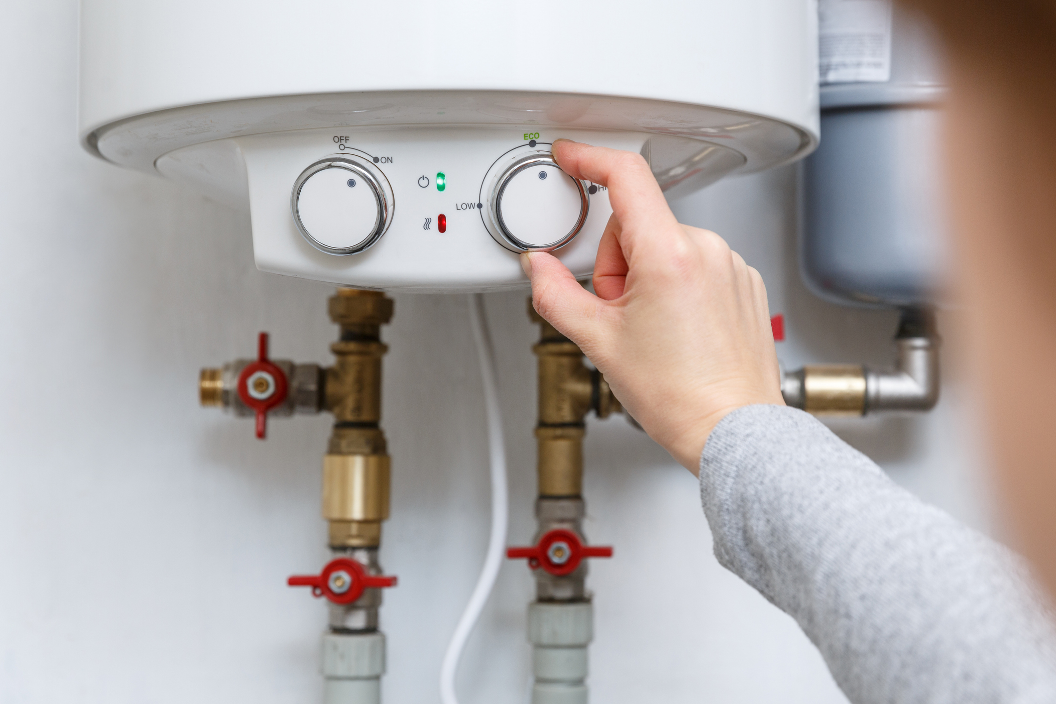 ask-pete-is-a-gas-hot-water-heater-better-than-electric-phend-plumbing